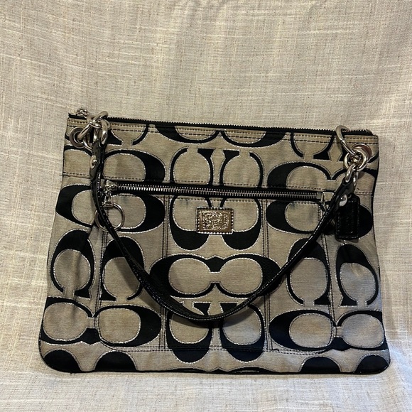 Coach Handbags - Coach poppy bag